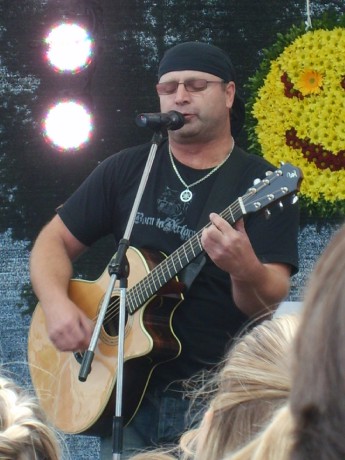 Tu kytááru jsem koupil kvůli tobě...